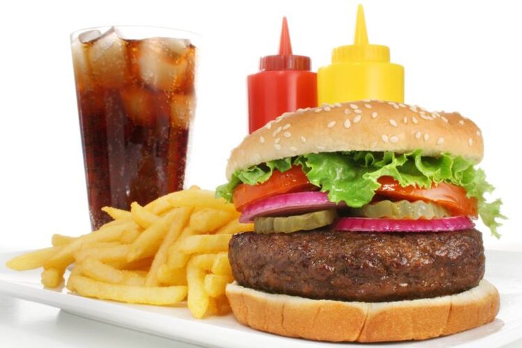 Alimentele grase și prăjite trebuie evitate atunci când slăbești